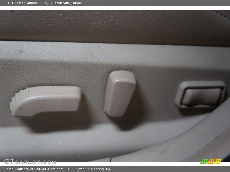 Tuscan Sun / Blond 2011 Nissan Altima 2.5 S