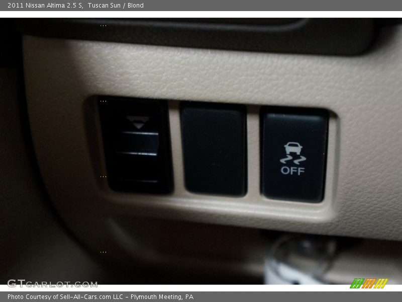 Tuscan Sun / Blond 2011 Nissan Altima 2.5 S