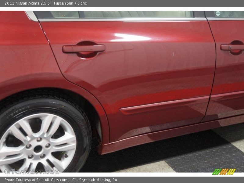 Tuscan Sun / Blond 2011 Nissan Altima 2.5 S