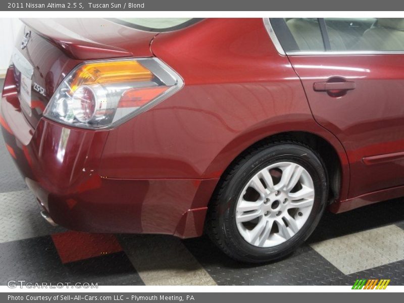 Tuscan Sun / Blond 2011 Nissan Altima 2.5 S