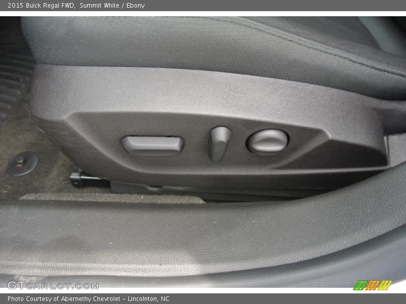 Summit White / Ebony 2015 Buick Regal FWD