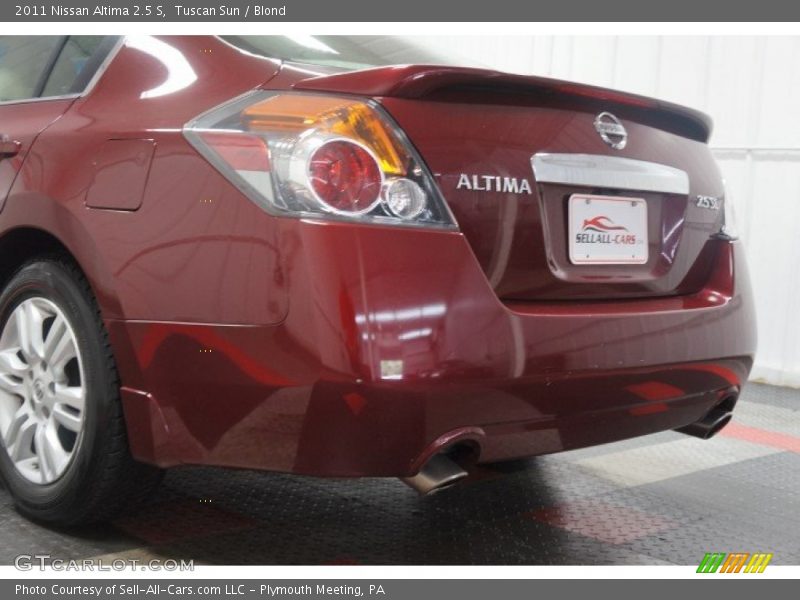 Tuscan Sun / Blond 2011 Nissan Altima 2.5 S