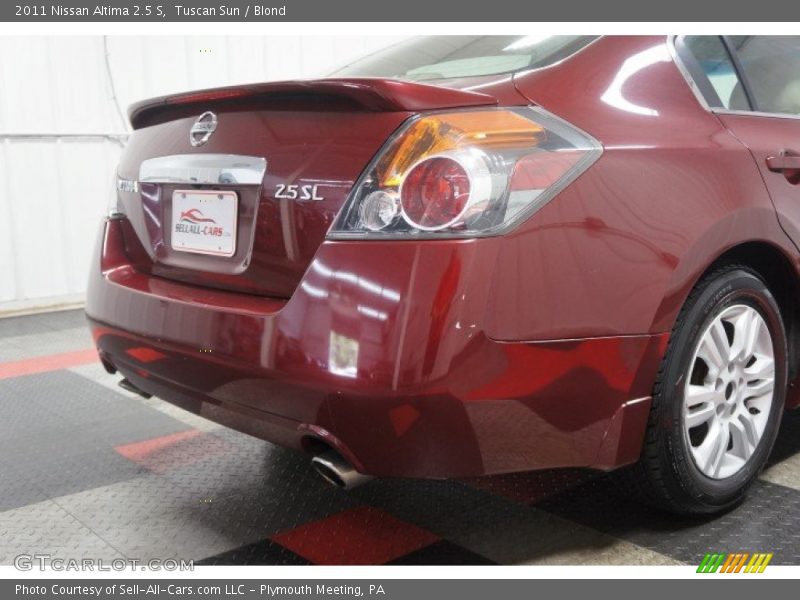 Tuscan Sun / Blond 2011 Nissan Altima 2.5 S