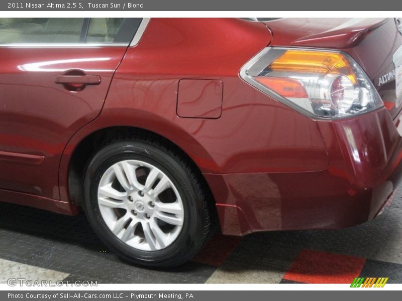 Tuscan Sun / Blond 2011 Nissan Altima 2.5 S