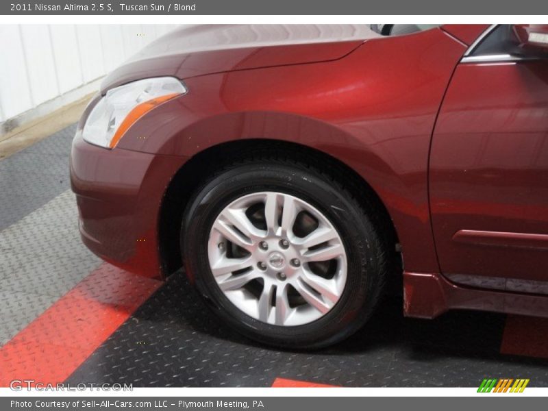 Tuscan Sun / Blond 2011 Nissan Altima 2.5 S