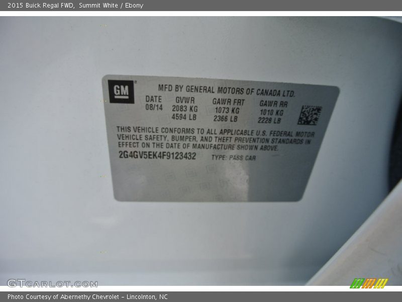 Summit White / Ebony 2015 Buick Regal FWD