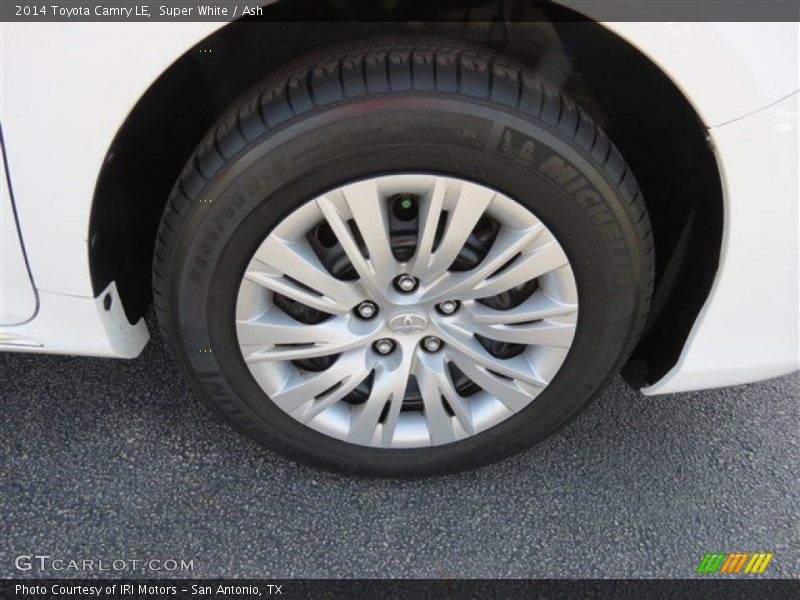 Super White / Ash 2014 Toyota Camry LE