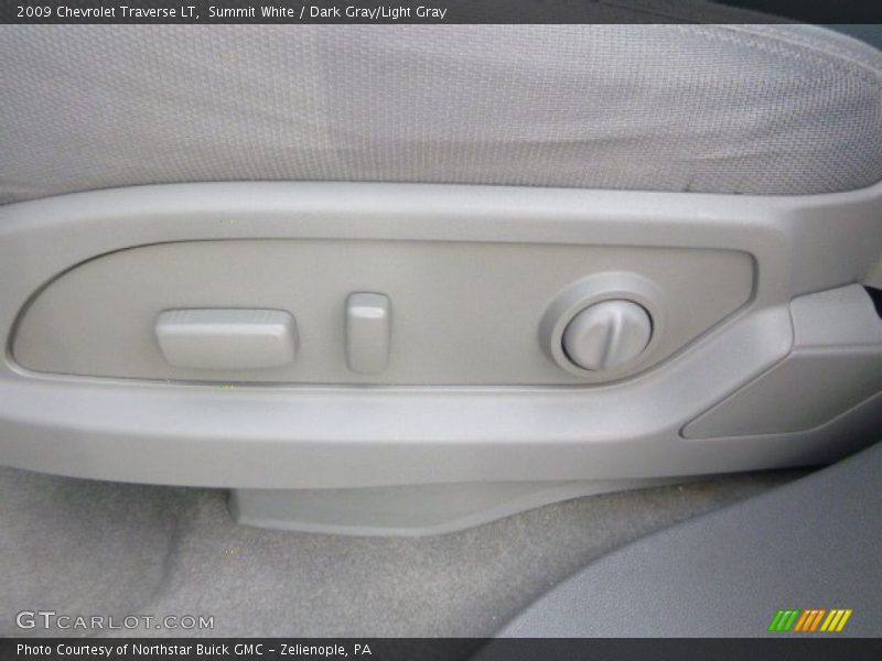Summit White / Dark Gray/Light Gray 2009 Chevrolet Traverse LT