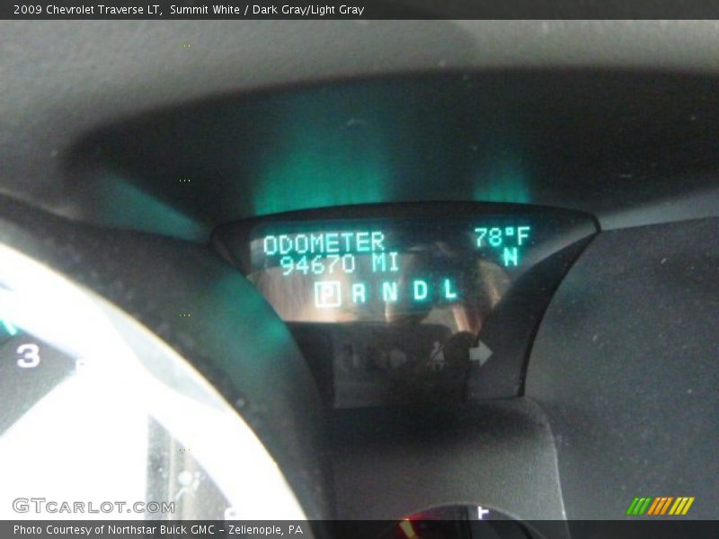 Summit White / Dark Gray/Light Gray 2009 Chevrolet Traverse LT