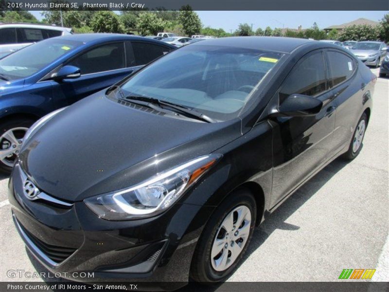 Phantom Black / Gray 2016 Hyundai Elantra SE