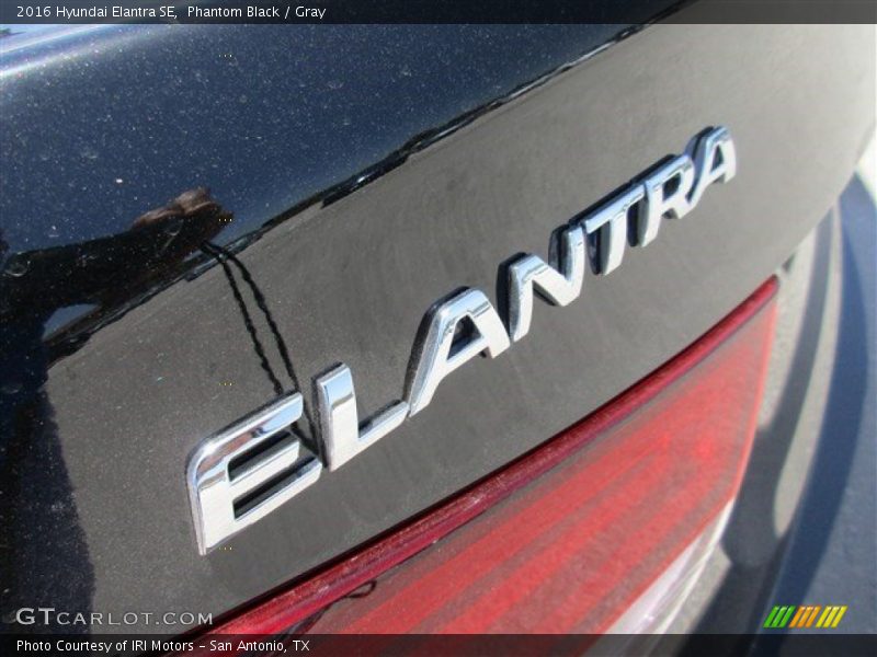 Phantom Black / Gray 2016 Hyundai Elantra SE