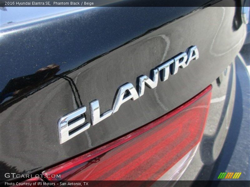 Phantom Black / Beige 2016 Hyundai Elantra SE