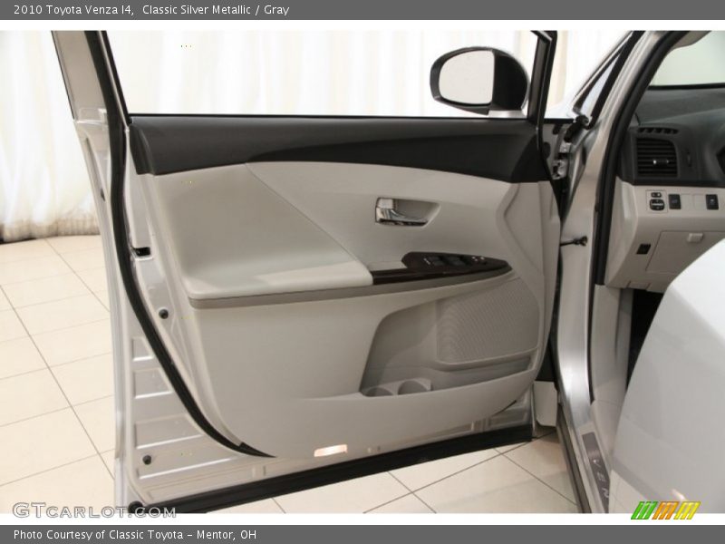 Classic Silver Metallic / Gray 2010 Toyota Venza I4