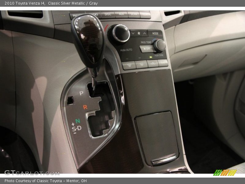 Classic Silver Metallic / Gray 2010 Toyota Venza I4