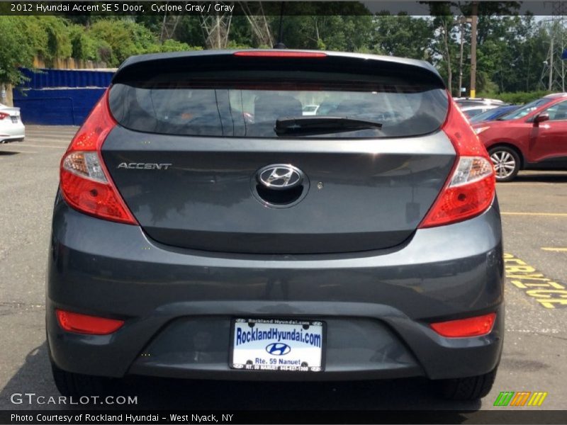 Cyclone Gray / Gray 2012 Hyundai Accent SE 5 Door