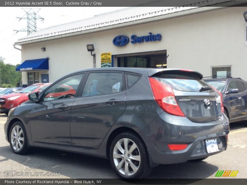 Cyclone Gray / Gray 2012 Hyundai Accent SE 5 Door
