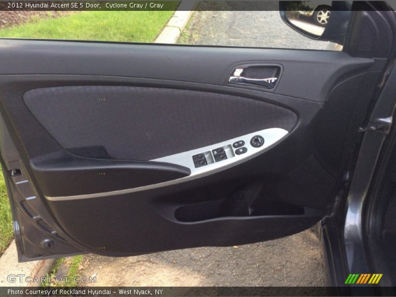 Cyclone Gray / Gray 2012 Hyundai Accent SE 5 Door