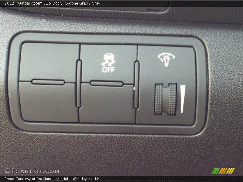 Cyclone Gray / Gray 2012 Hyundai Accent SE 5 Door