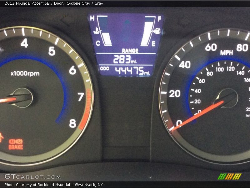 Cyclone Gray / Gray 2012 Hyundai Accent SE 5 Door