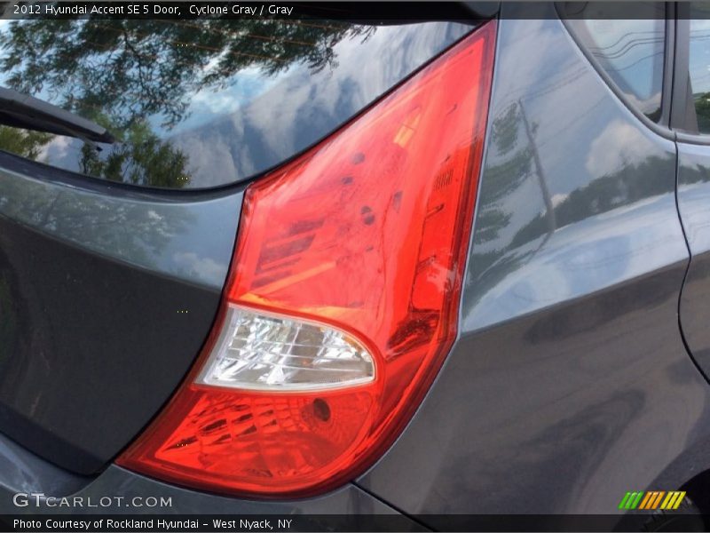 Cyclone Gray / Gray 2012 Hyundai Accent SE 5 Door