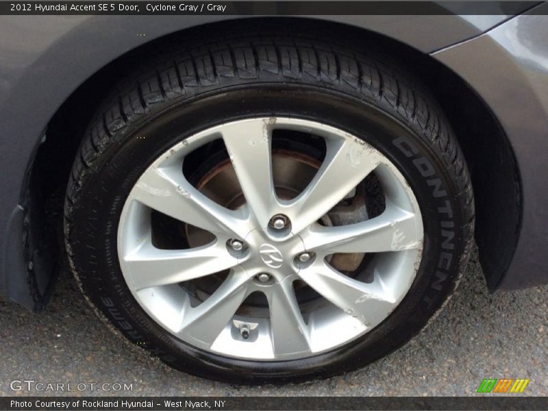 Cyclone Gray / Gray 2012 Hyundai Accent SE 5 Door