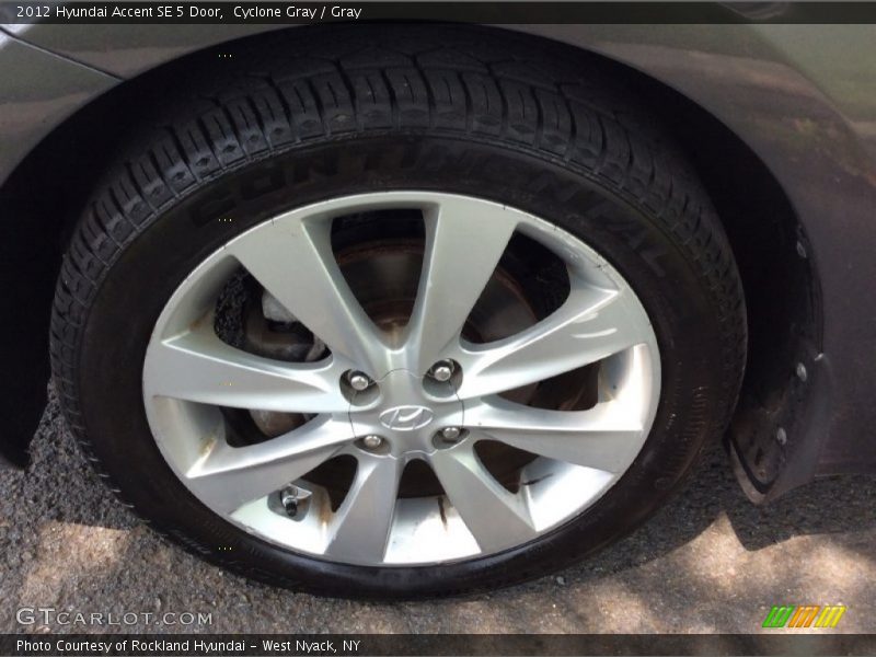 Cyclone Gray / Gray 2012 Hyundai Accent SE 5 Door