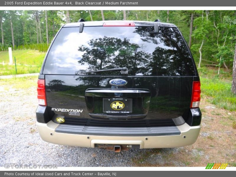 Black Clearcoat / Medium Parchment 2005 Ford Expedition Eddie Bauer 4x4