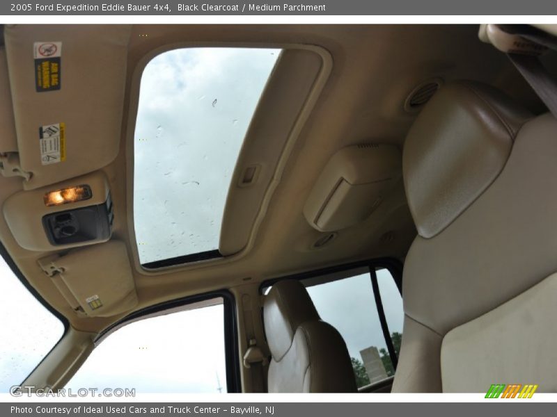 Black Clearcoat / Medium Parchment 2005 Ford Expedition Eddie Bauer 4x4