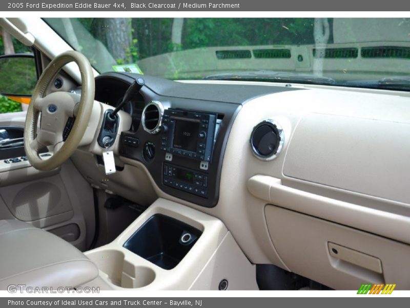 Black Clearcoat / Medium Parchment 2005 Ford Expedition Eddie Bauer 4x4