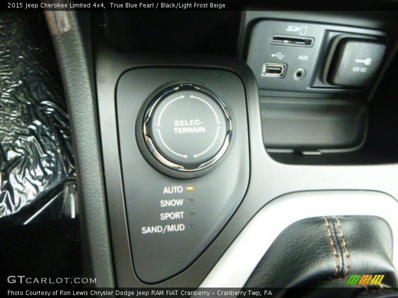 True Blue Pearl / Black/Light Frost Beige 2015 Jeep Cherokee Limited 4x4