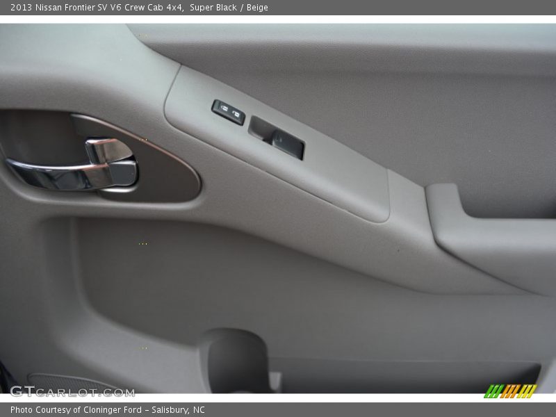 Super Black / Beige 2013 Nissan Frontier SV V6 Crew Cab 4x4