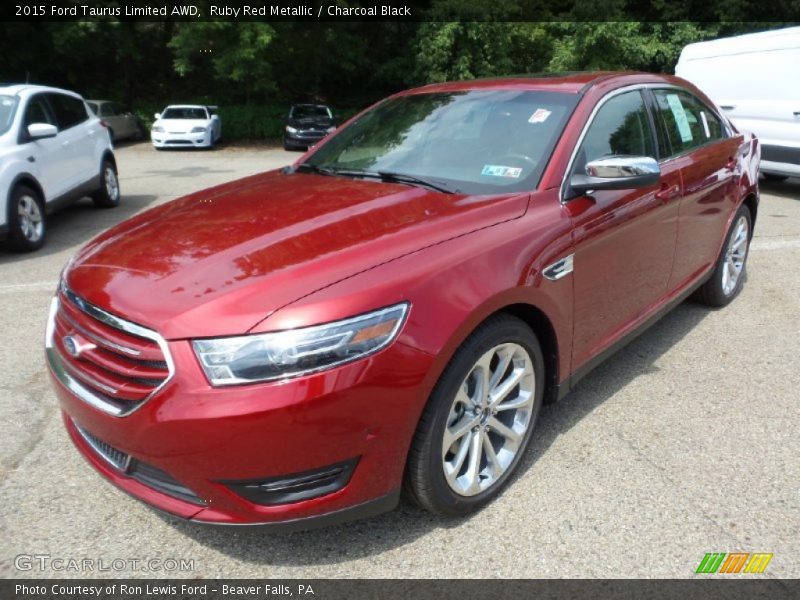 Front 3/4 View of 2015 Taurus Limited AWD
