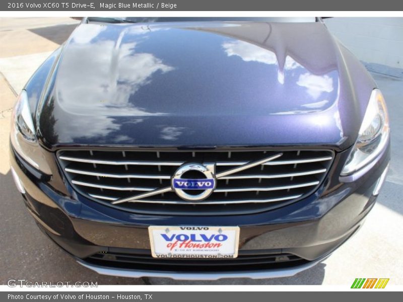 Magic Blue Metallic / Beige 2016 Volvo XC60 T5 Drive-E