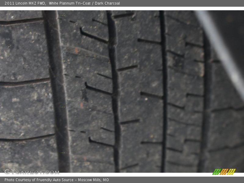 White Platinum Tri-Coat / Dark Charcoal 2011 Lincoln MKZ FWD