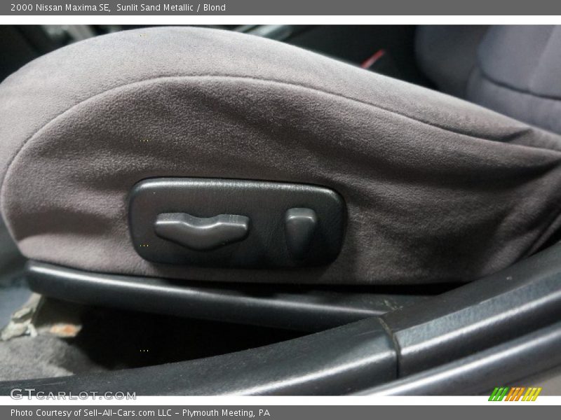 Sunlit Sand Metallic / Blond 2000 Nissan Maxima SE