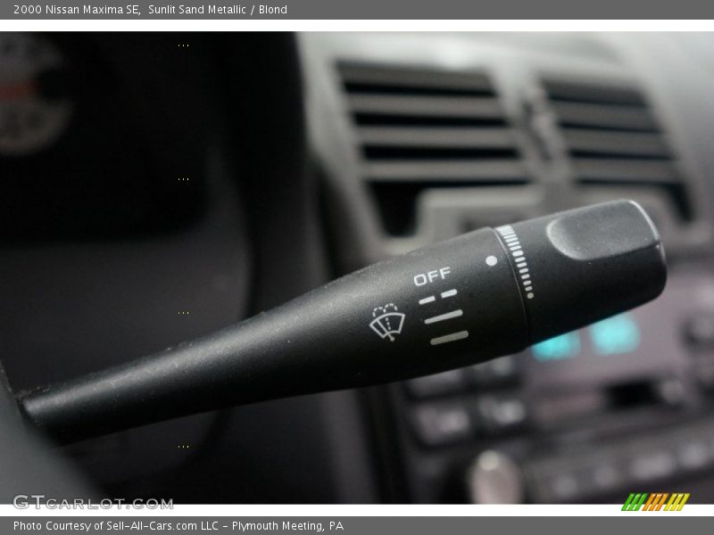 Sunlit Sand Metallic / Blond 2000 Nissan Maxima SE