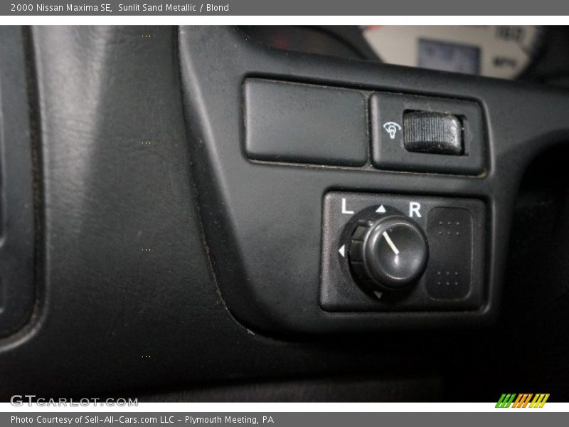 Sunlit Sand Metallic / Blond 2000 Nissan Maxima SE