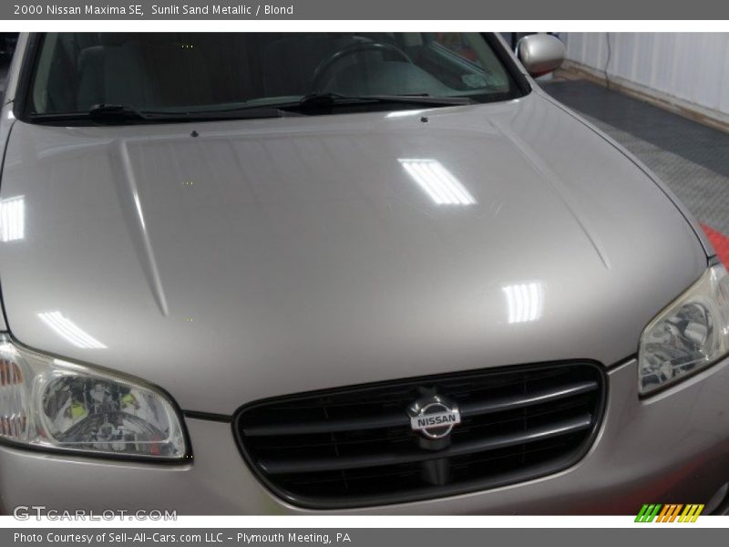 Sunlit Sand Metallic / Blond 2000 Nissan Maxima SE