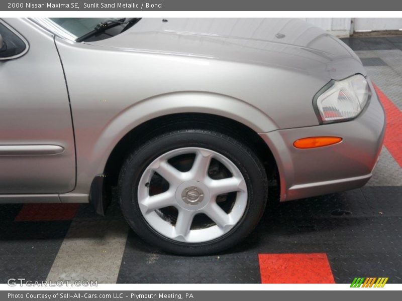 Sunlit Sand Metallic / Blond 2000 Nissan Maxima SE