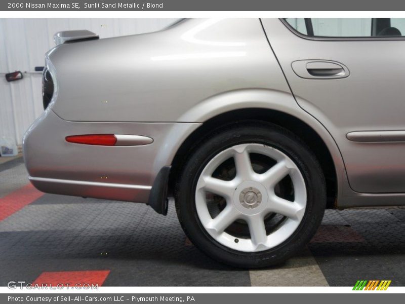 Sunlit Sand Metallic / Blond 2000 Nissan Maxima SE
