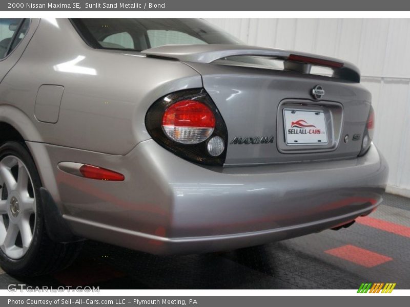 Sunlit Sand Metallic / Blond 2000 Nissan Maxima SE