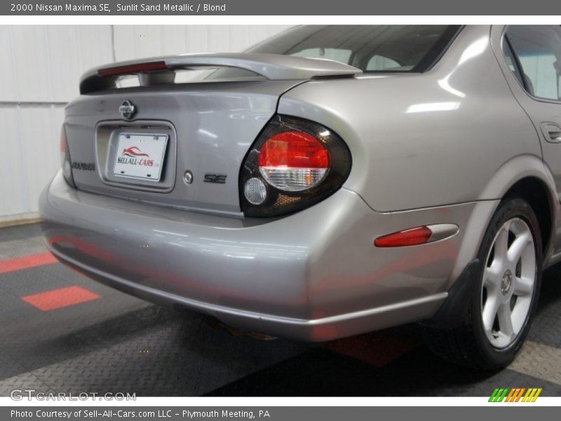 Sunlit Sand Metallic / Blond 2000 Nissan Maxima SE