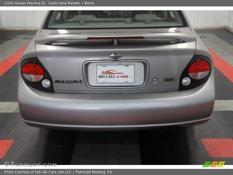 Sunlit Sand Metallic / Blond 2000 Nissan Maxima SE