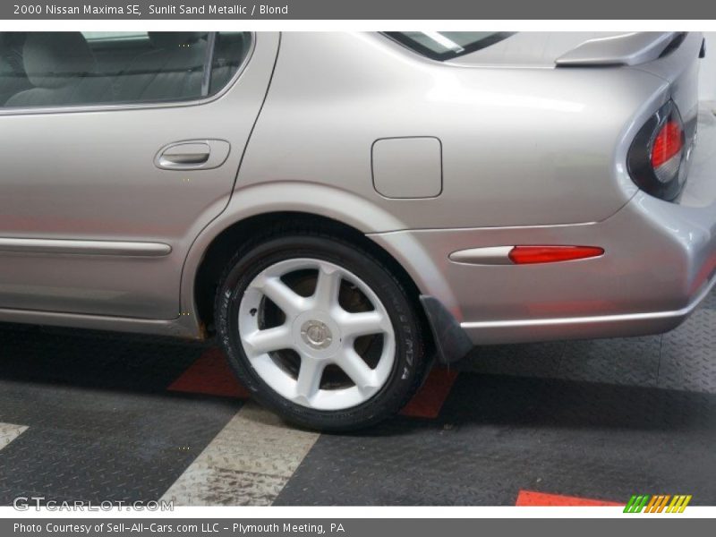 Sunlit Sand Metallic / Blond 2000 Nissan Maxima SE