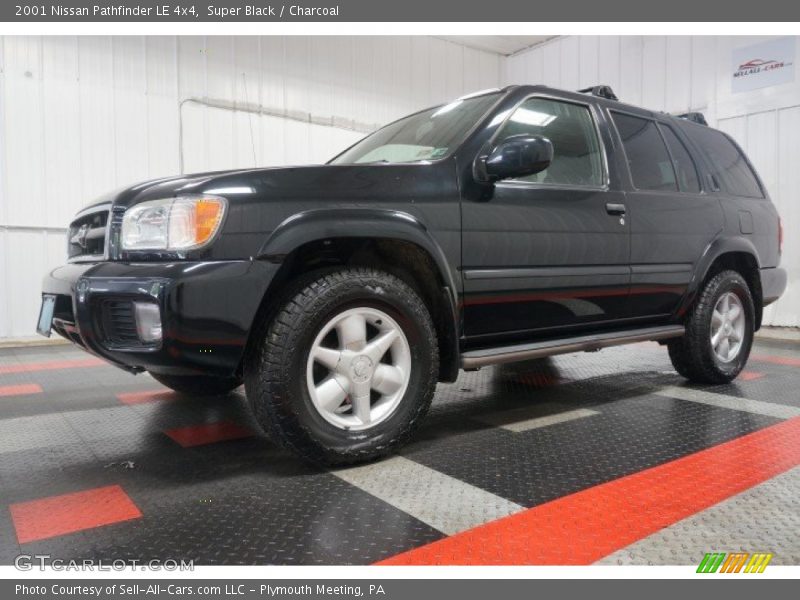 Super Black / Charcoal 2001 Nissan Pathfinder LE 4x4
