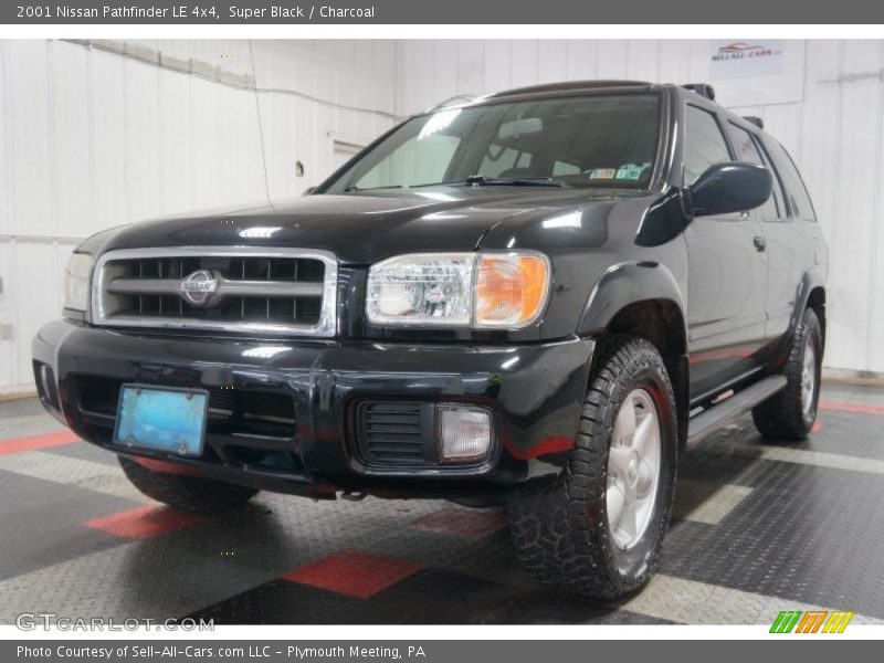 Super Black / Charcoal 2001 Nissan Pathfinder LE 4x4