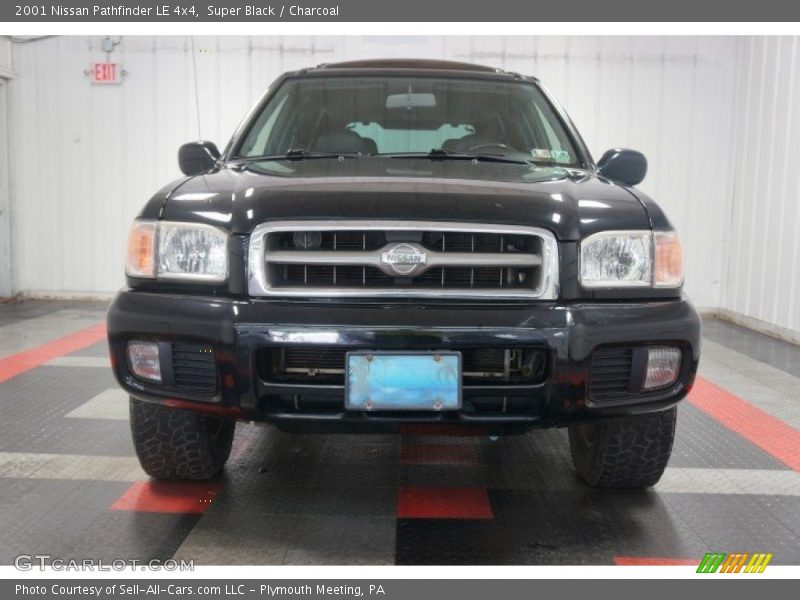 Super Black / Charcoal 2001 Nissan Pathfinder LE 4x4
