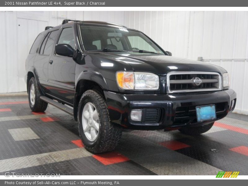 Super Black / Charcoal 2001 Nissan Pathfinder LE 4x4