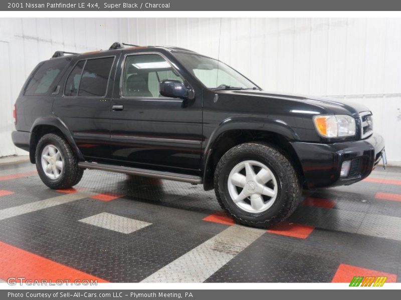 Super Black / Charcoal 2001 Nissan Pathfinder LE 4x4