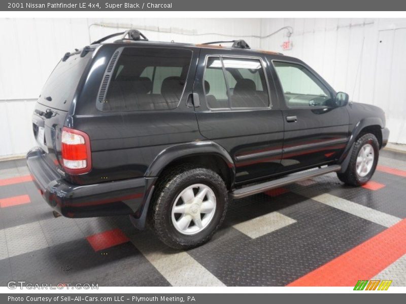 Super Black / Charcoal 2001 Nissan Pathfinder LE 4x4